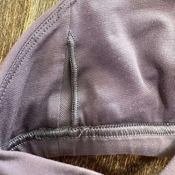 Lululemon sports bra size 4 purple color - Picture 4 of 6
